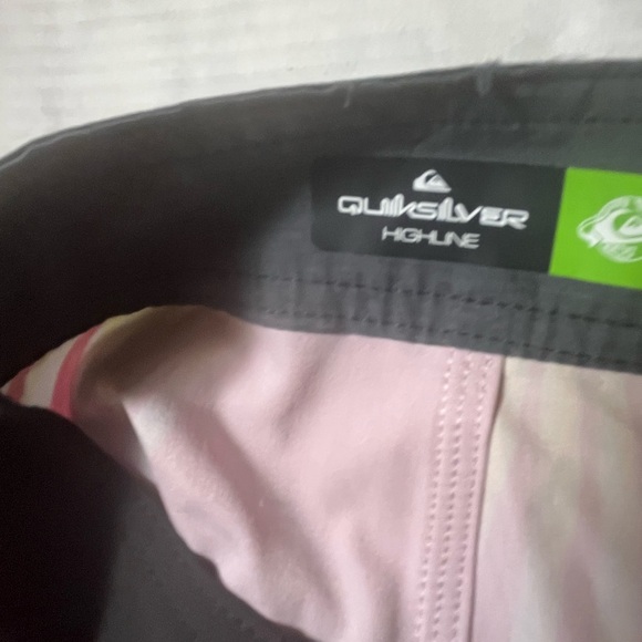 Quiksilver Surfsilk 19" Pink
 Board Shorts, size 32 - Picture 7 of 9